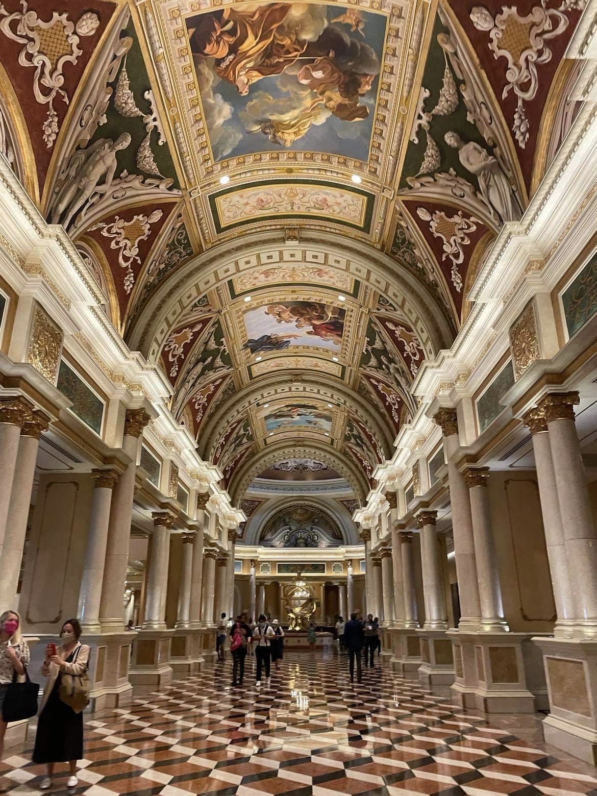 The Venetian’s lobby. Can you tell if it’s 4am or 4pm?